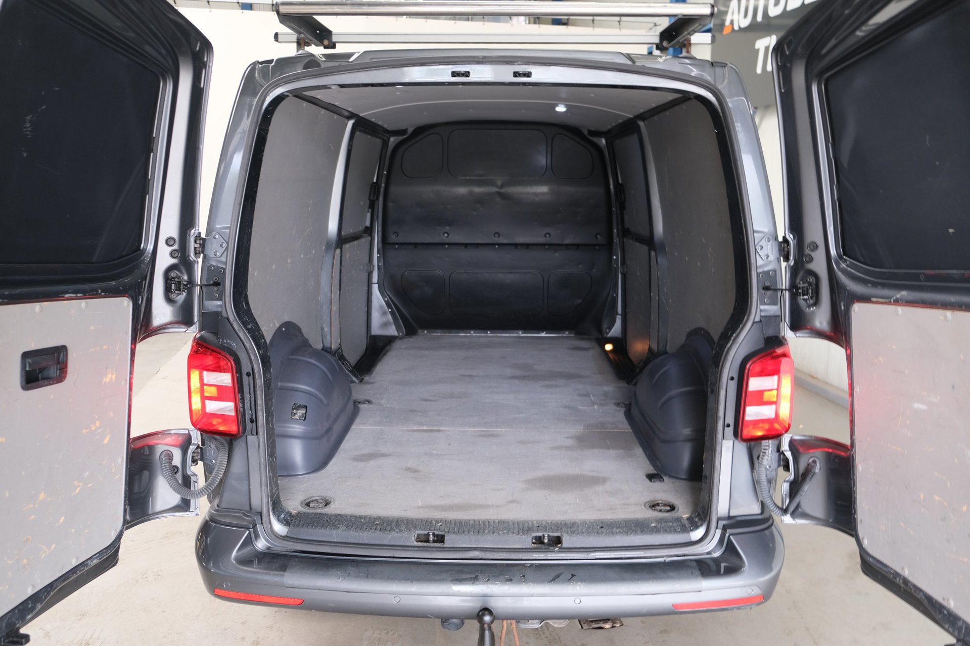 Volkswagen Transporter 2.0 TDI L2H1 Comfortline (2018), foto 10
