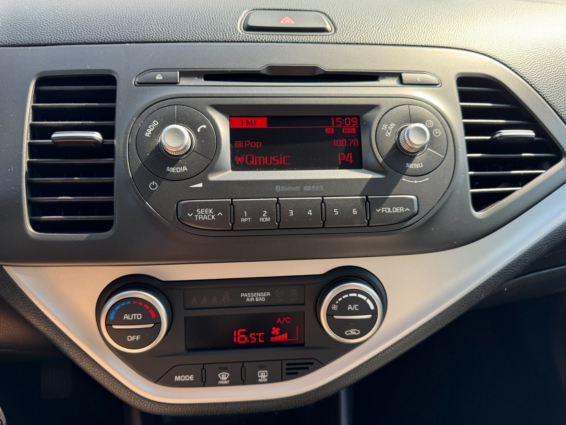 Kia Picanto 1.0 CVVT ColorLine (2016), foto 16