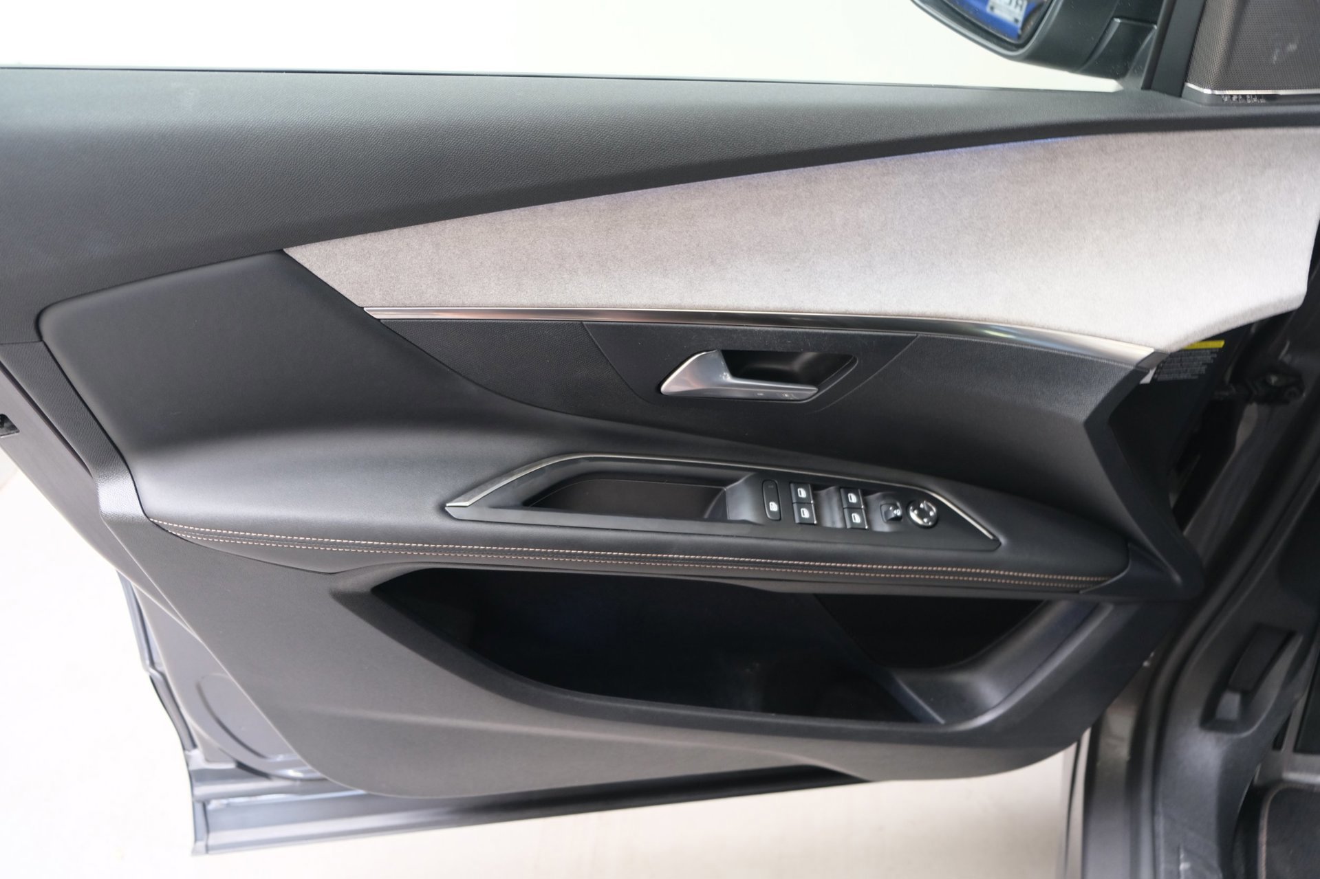 Peugeot 3008 1.6 HYbrid 225 GT (2022), foto 11