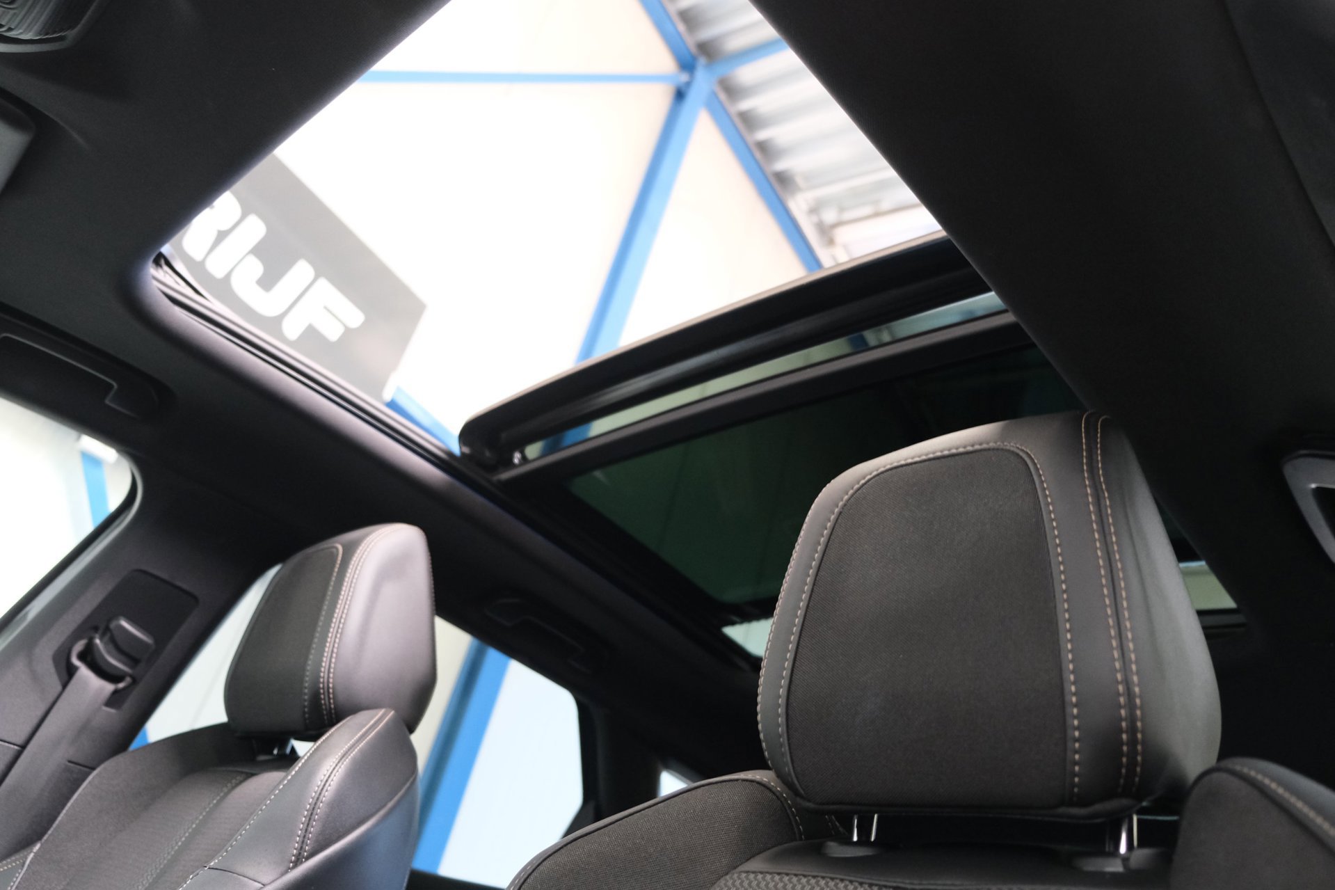 Peugeot 3008 1.6 HYbrid 225 GT (2022), foto 17
