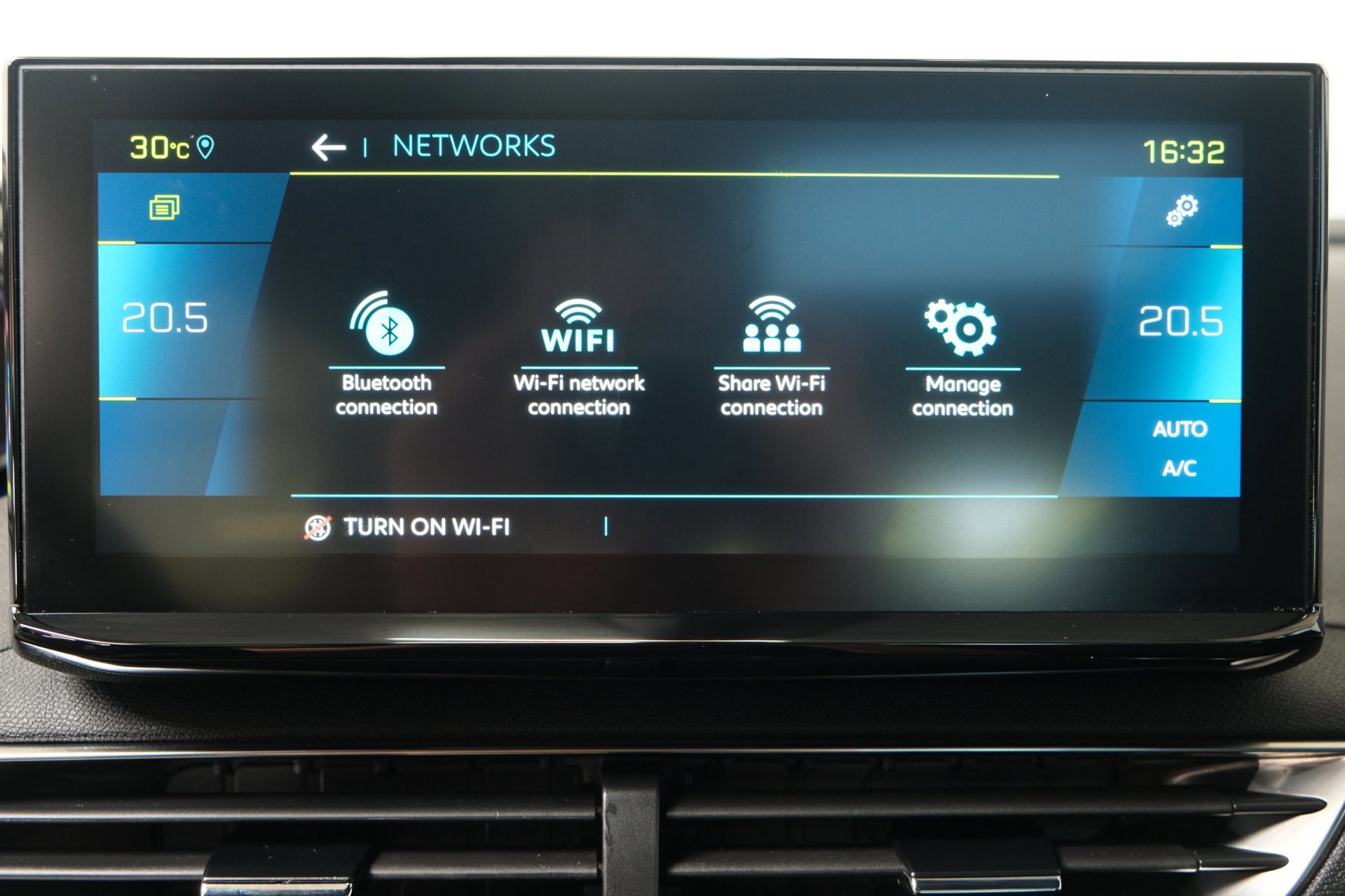 Peugeot 3008 1.6 HYbrid 225 GT (2022), foto 22