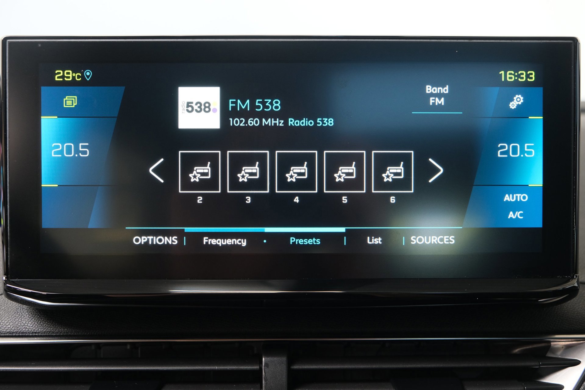 Peugeot 3008 1.6 HYbrid 225 GT (2022), foto 25