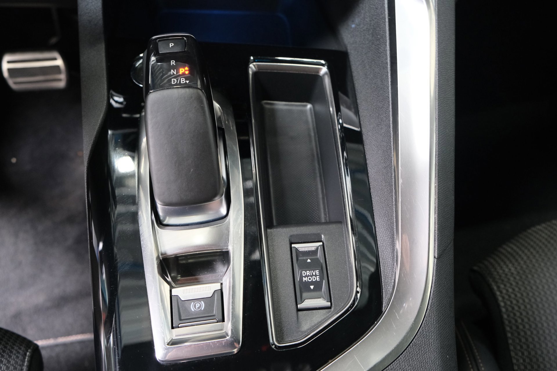 Peugeot 3008 1.6 HYbrid 225 GT (2022), foto 27