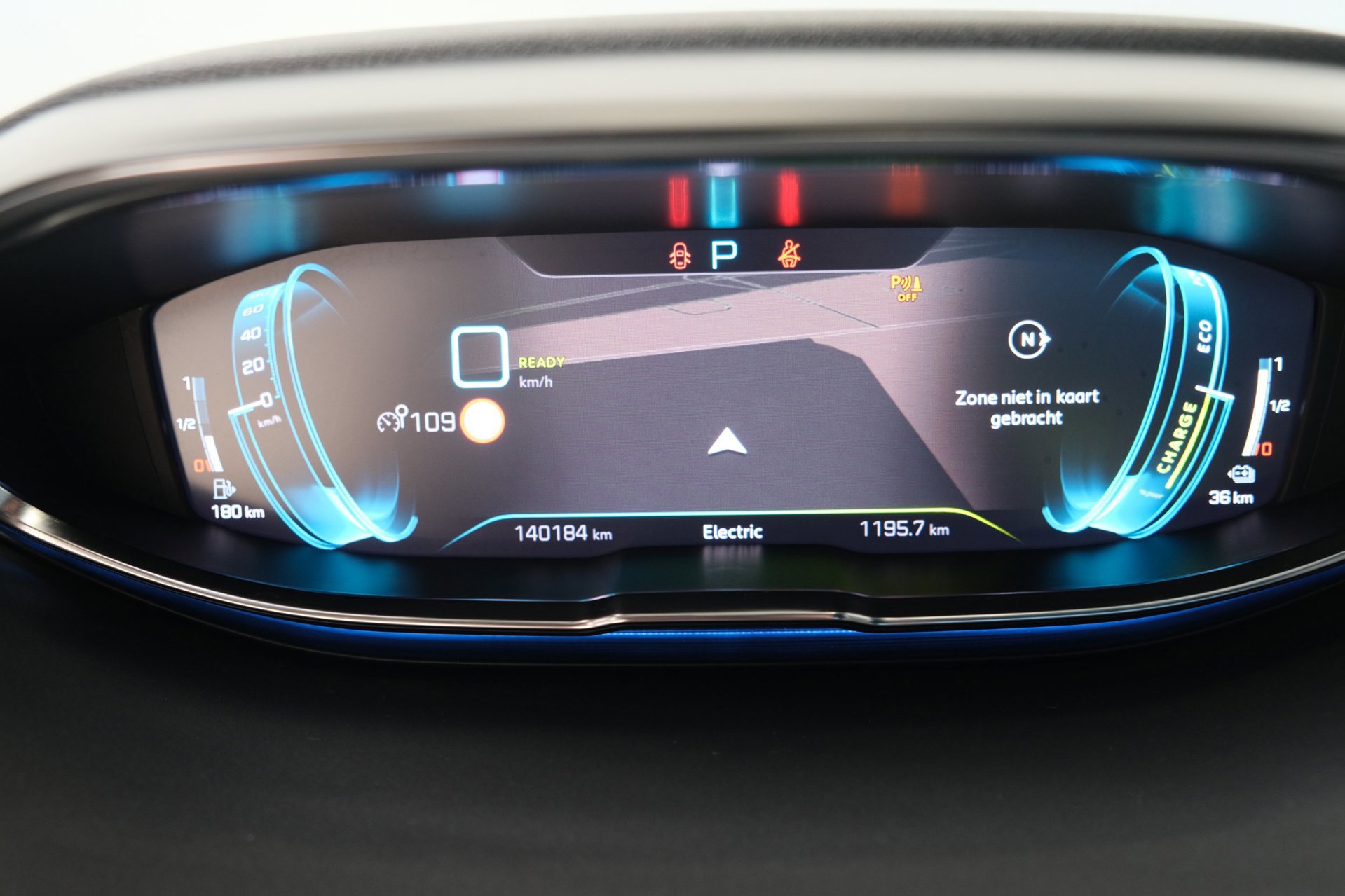 Peugeot 3008 1.6 HYbrid 225 GT (2022), foto 33