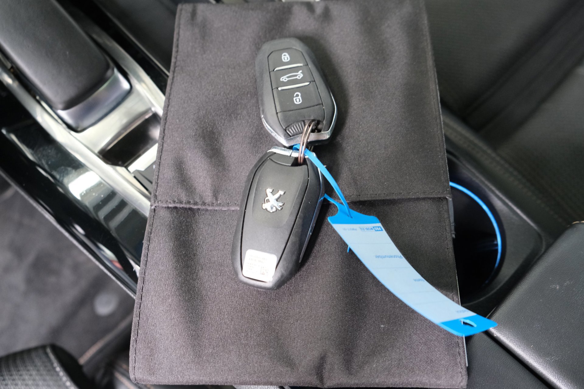 Peugeot 3008 1.6 HYbrid 225 GT (2022), foto 35