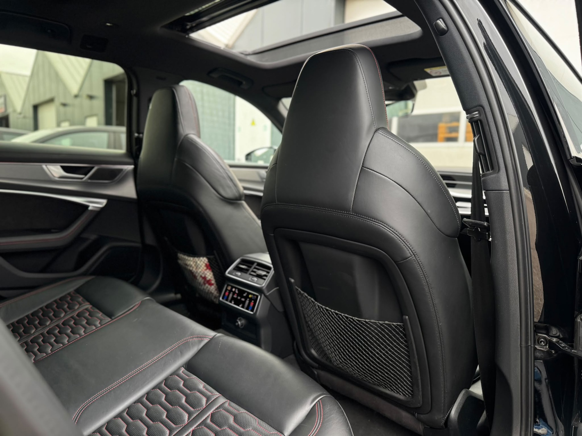 Audi A6 Avant RS 6 TFSI quattro (2020), foto 11
