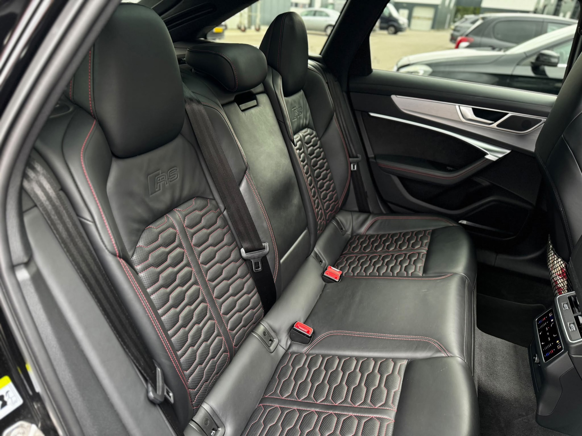 Audi A6 Avant RS 6 TFSI quattro (2020), foto 12