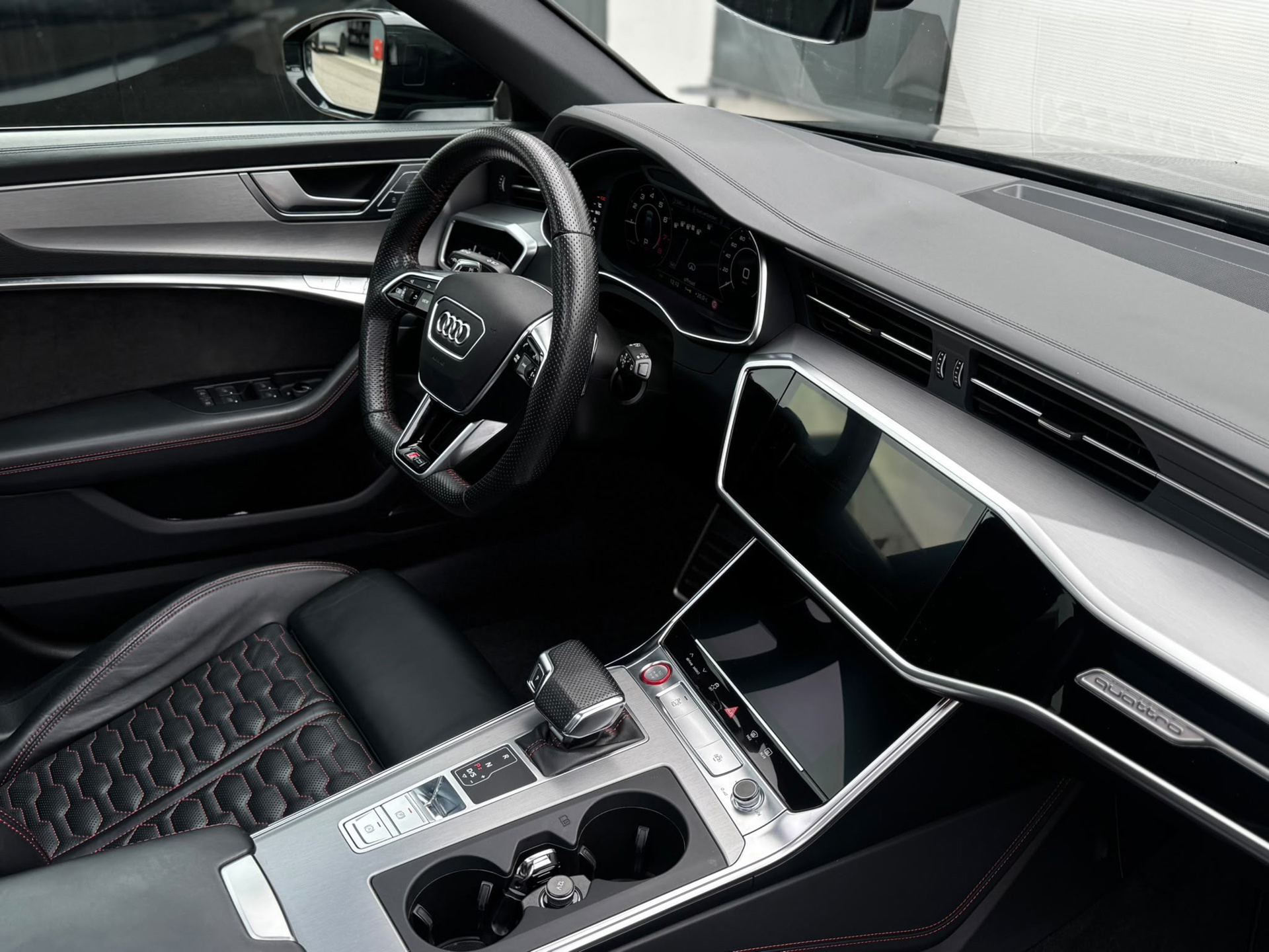 Audi A6 Avant RS 6 TFSI quattro (2020), foto 15