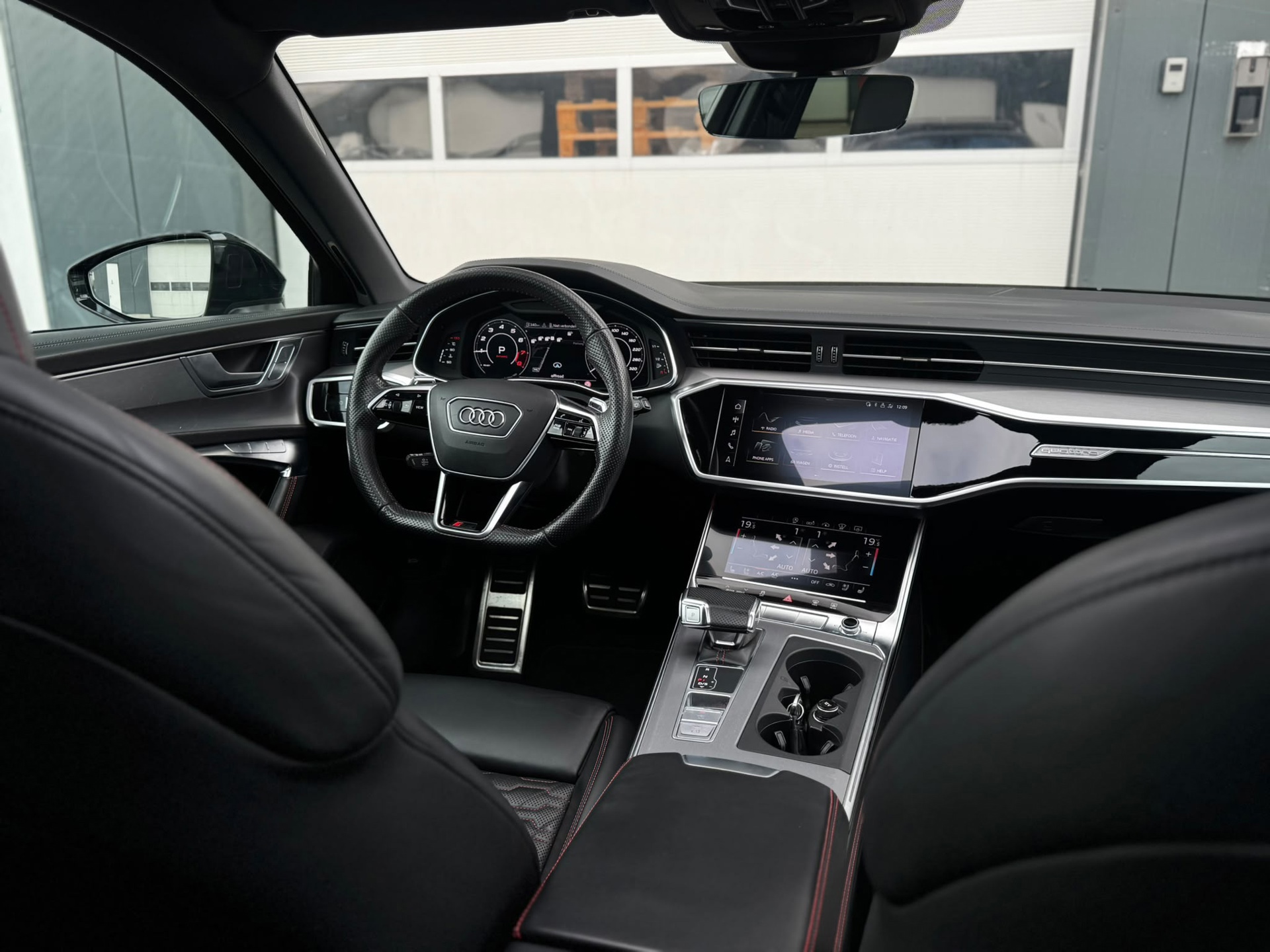 Audi A6 Avant RS 6 TFSI quattro (2020), foto 16