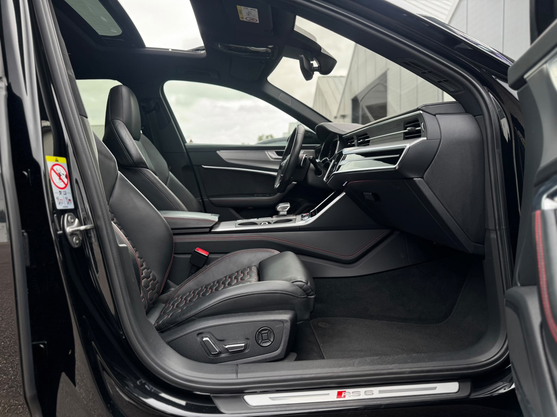 Audi A6 Avant RS 6 TFSI quattro (2020), foto 17