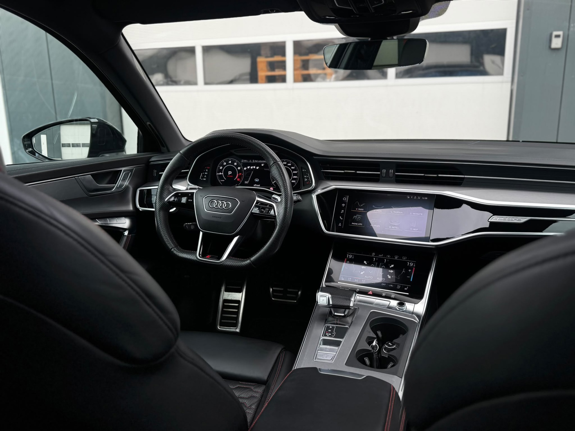 Audi A6 Avant RS 6 TFSI quattro (2020), foto 18