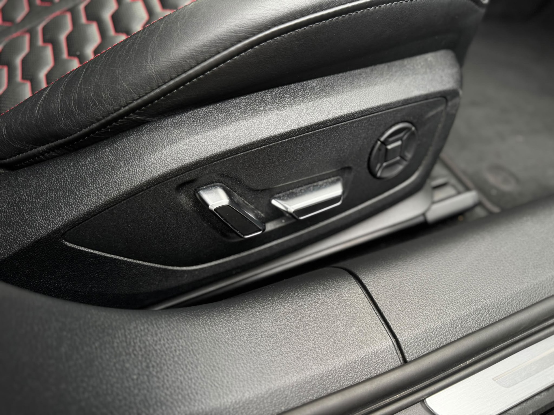 Audi A6 Avant RS 6 TFSI quattro (2020), foto 45
