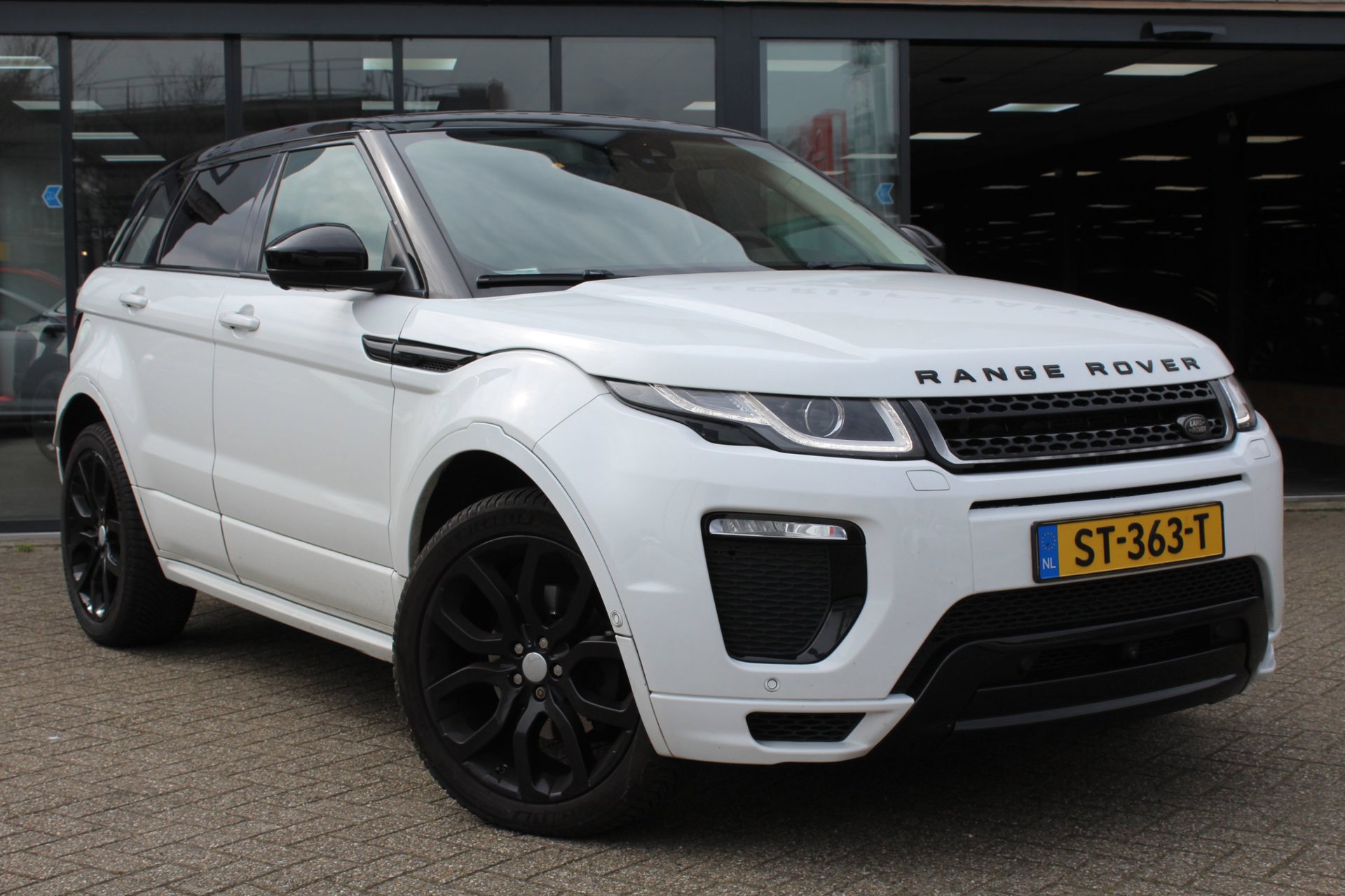 Land Rover Range Evoque 2.0 Si4 Autobiography (2016), foto 4