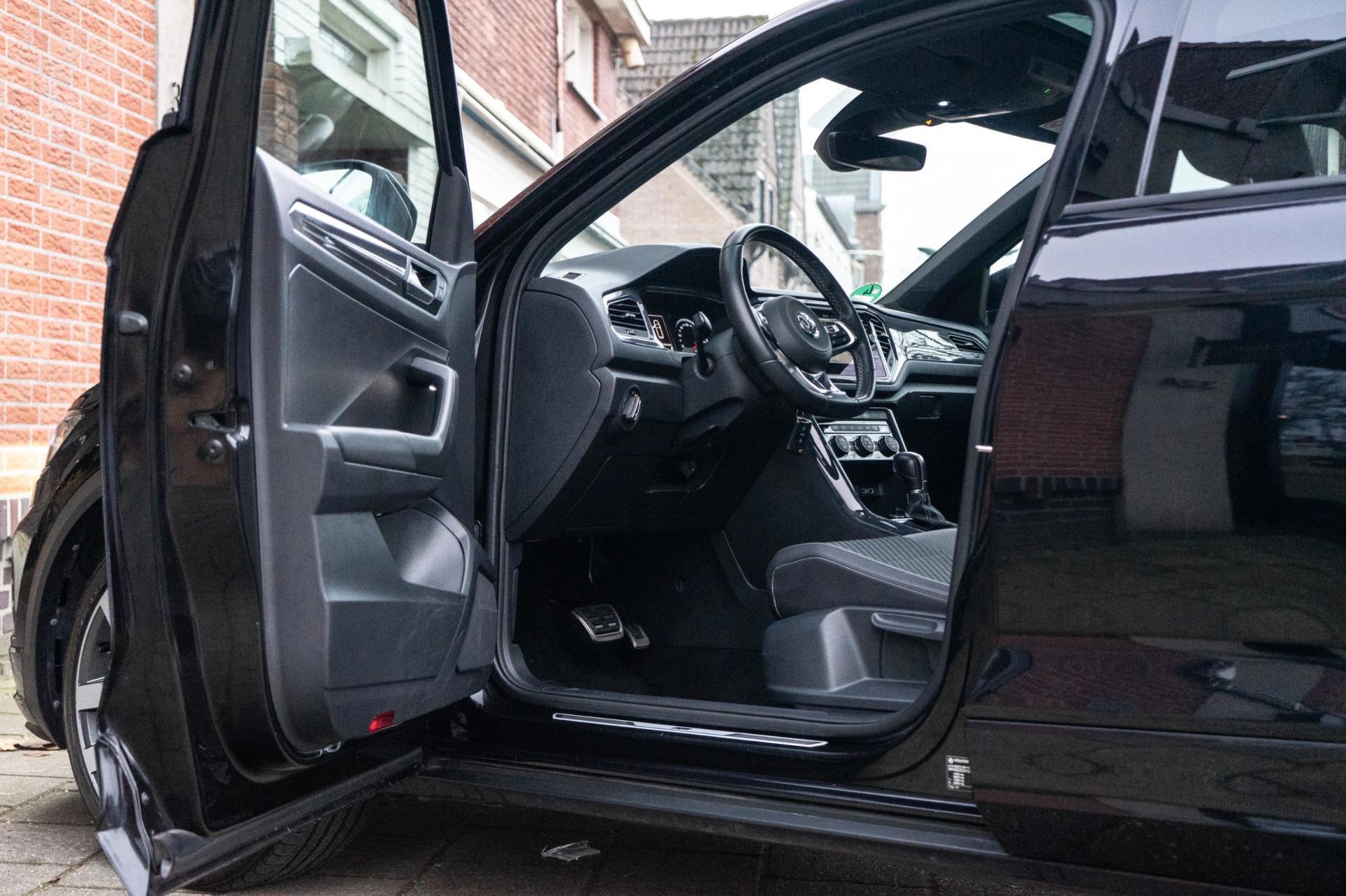 Volkswagen T-Roc 2.0 TSI 4Motion R-Line (2019), foto 14