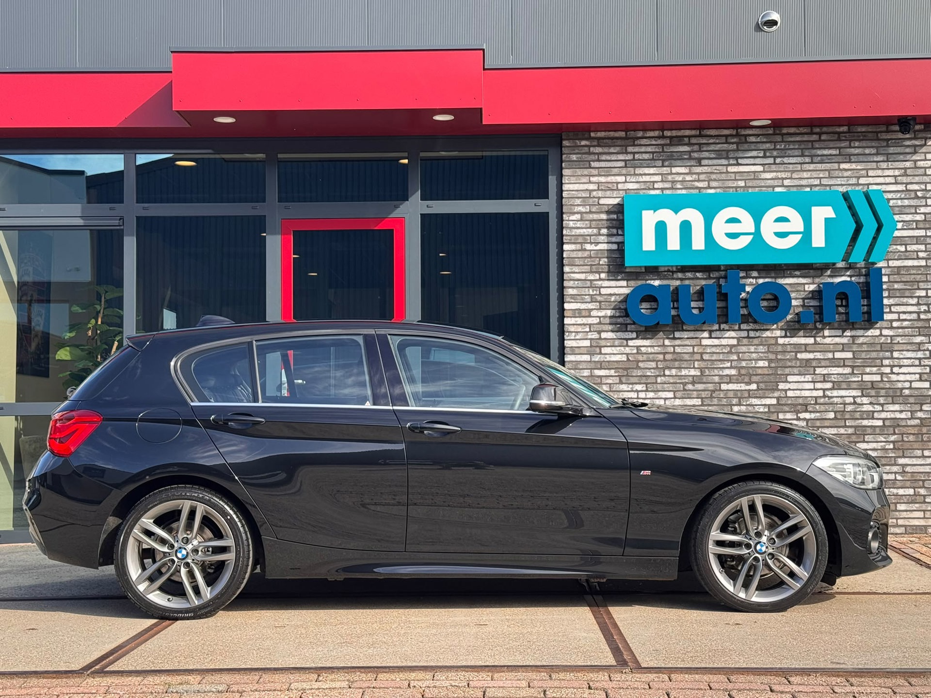 BMW 1-Serie 118i High Executive M-SPORT AUT (2019), foto 2