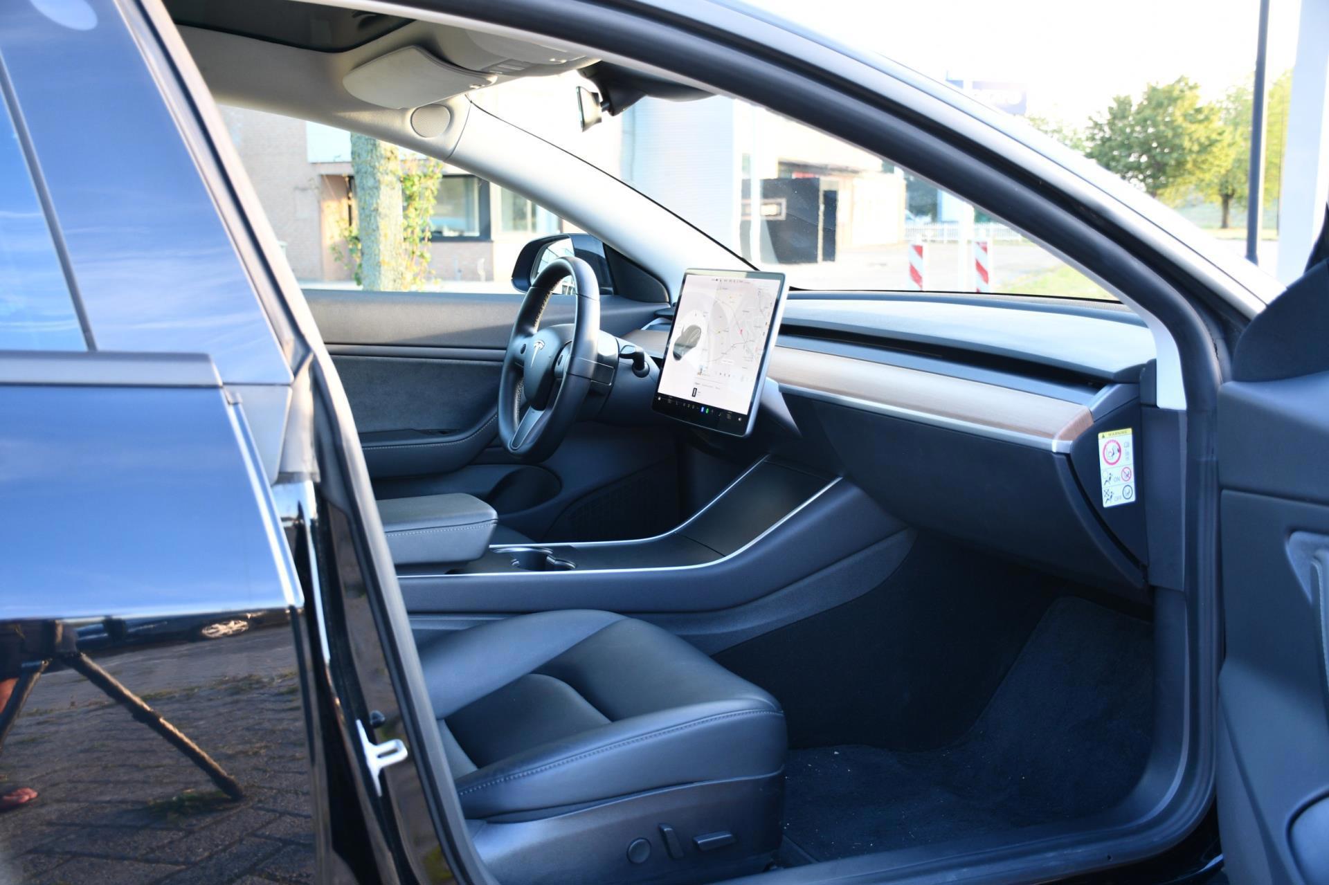 Tesla Model 3 Long Range FSD (2019), foto 11