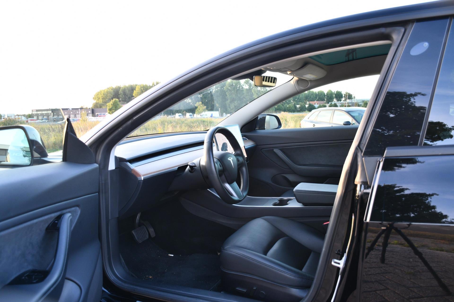 Tesla Model 3 Long Range FSD (2019), foto 15