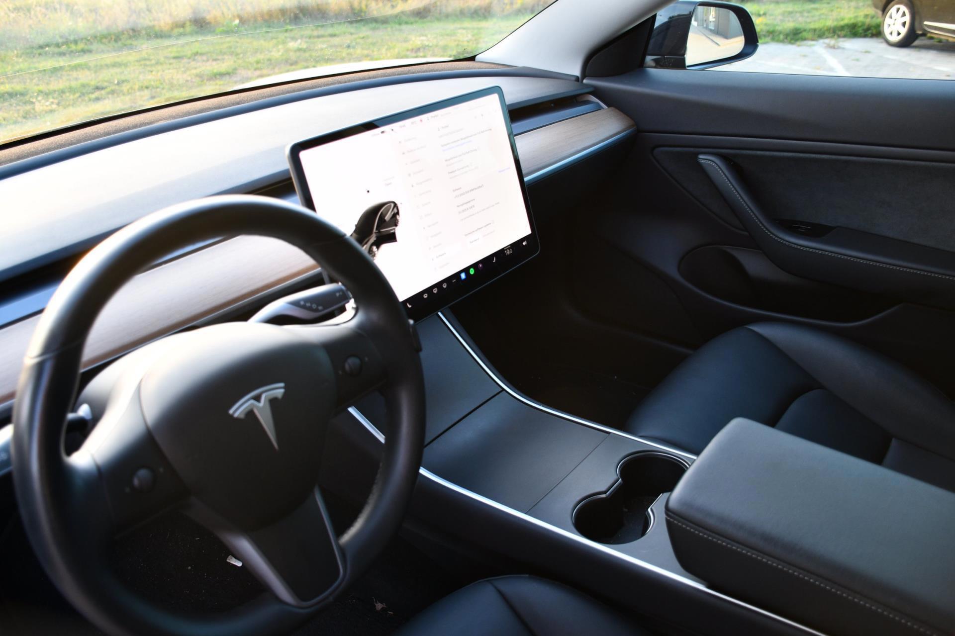 Tesla Model 3 Long Range FSD (2019), foto 18