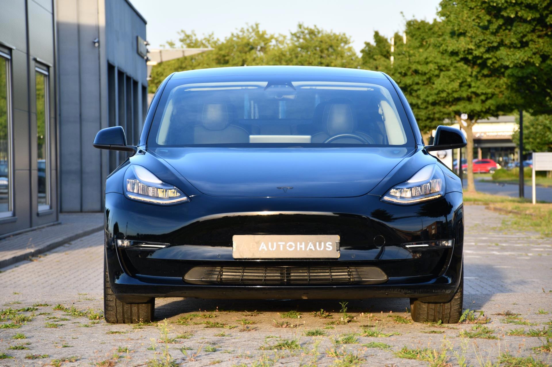 Tesla Model 3 Long Range FSD (2019), foto 3