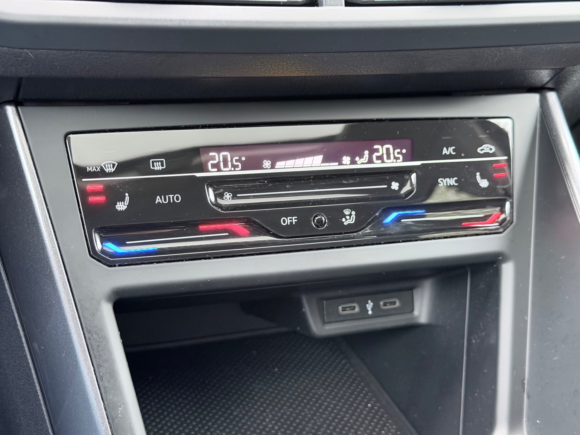 Volkswagen Taigo 1.0 TSI Style (2022), foto 17