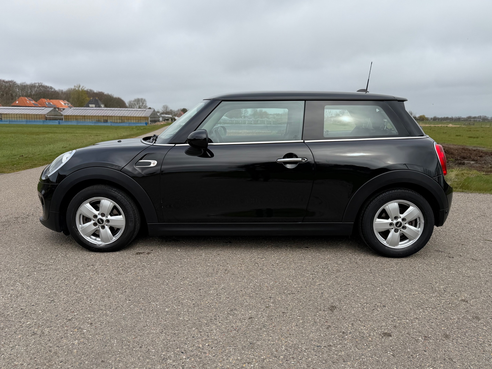 Mini 1.5 Cooper Business (2018), foto 2