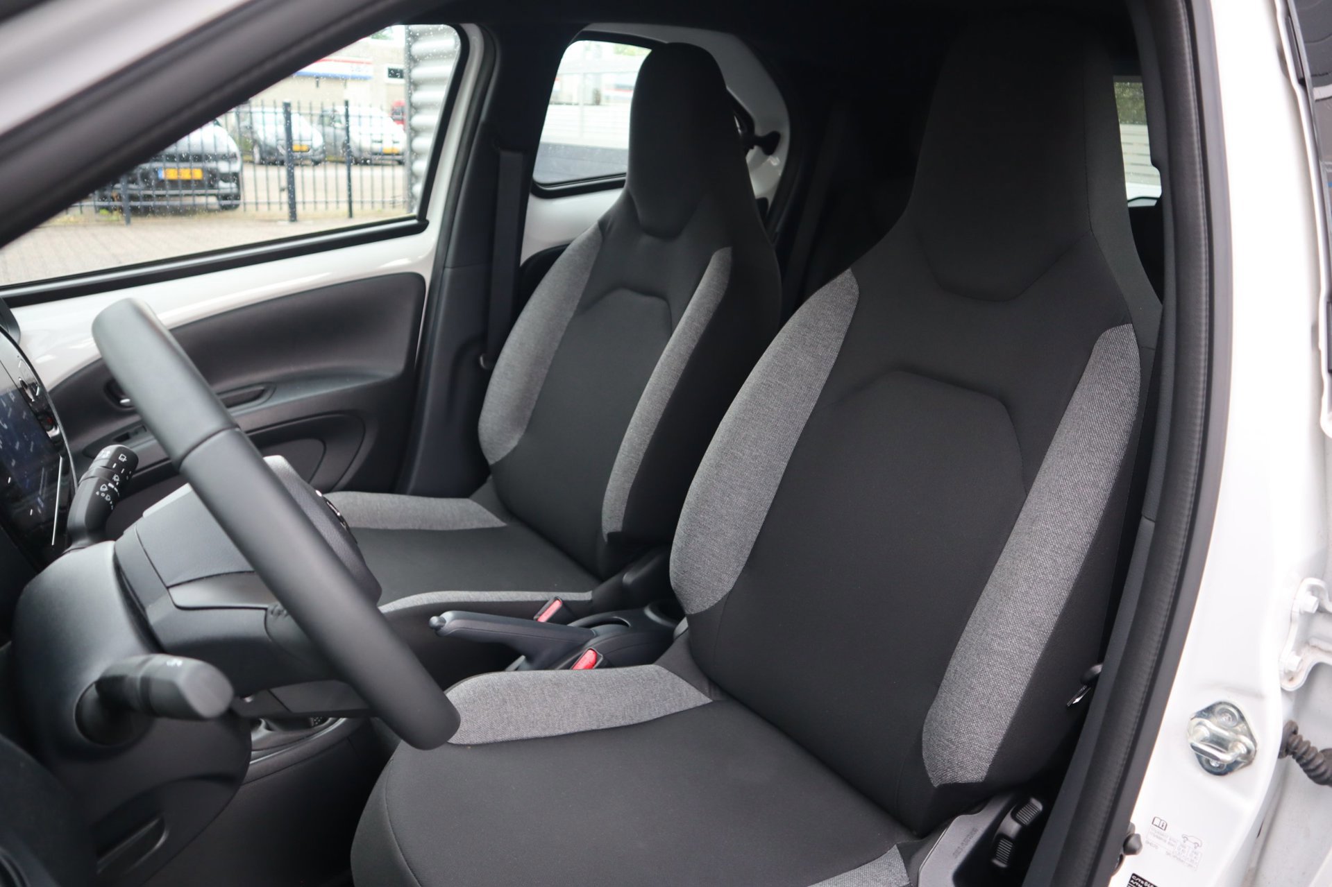 Toyota Aygo X 1.0 VVT-i MT Play Dealeronderhouden (2024), foto 9