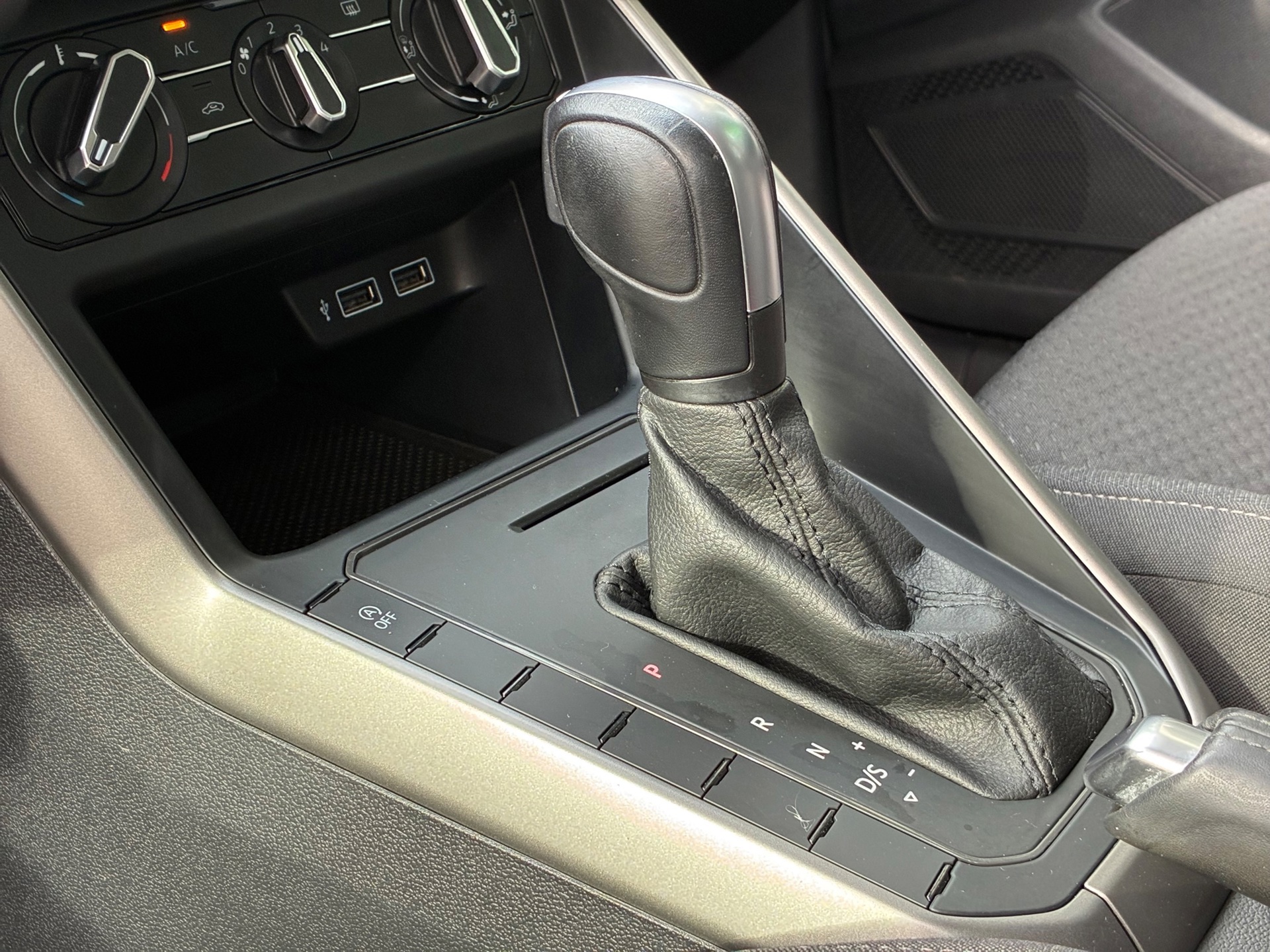 Volkswagen Polo 1.0 TSI Comfortline (2020), foto 10