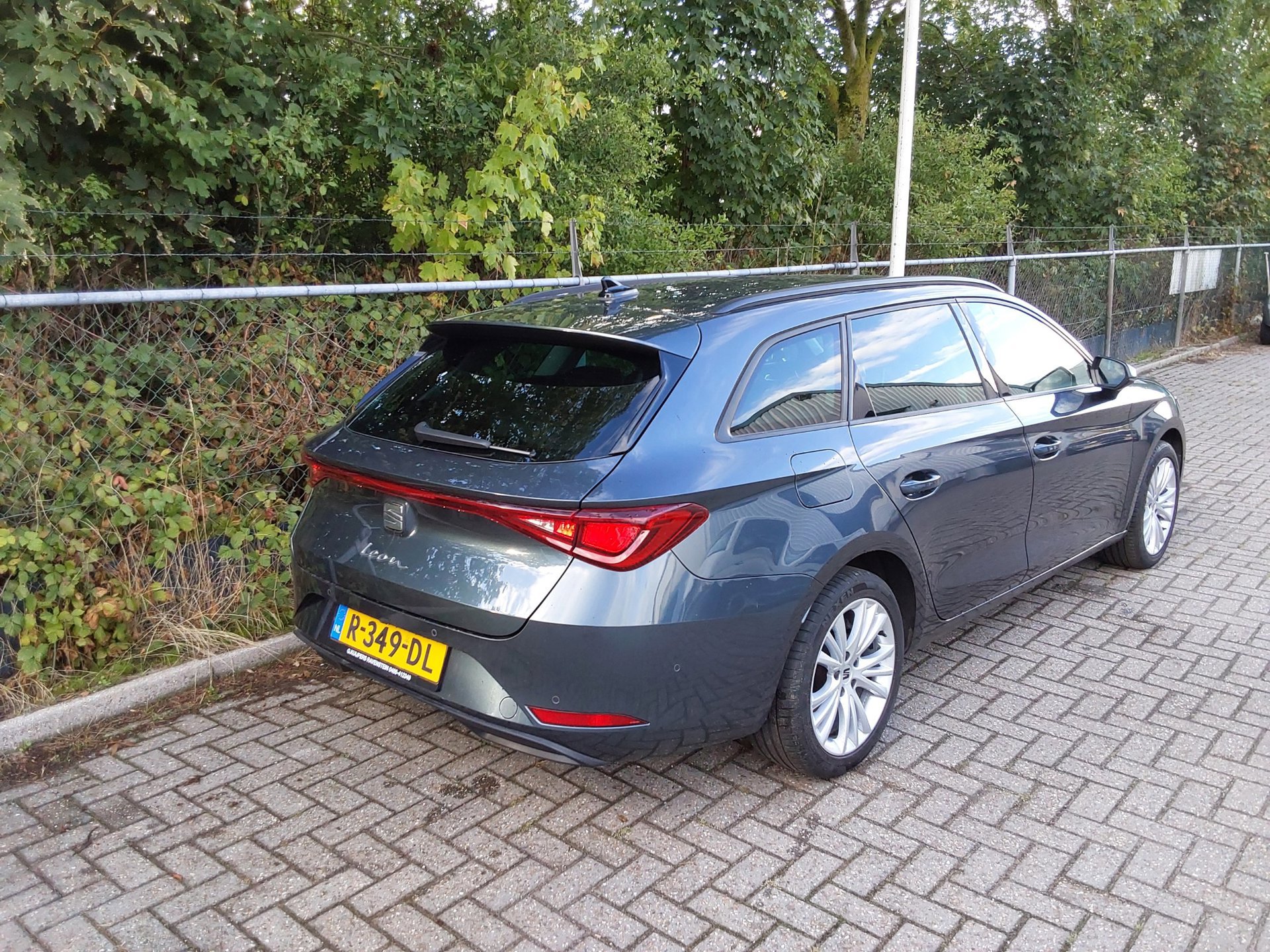 Seat Leon Sportstourer 1.0 TSI Style Business Intense (2022), foto 2