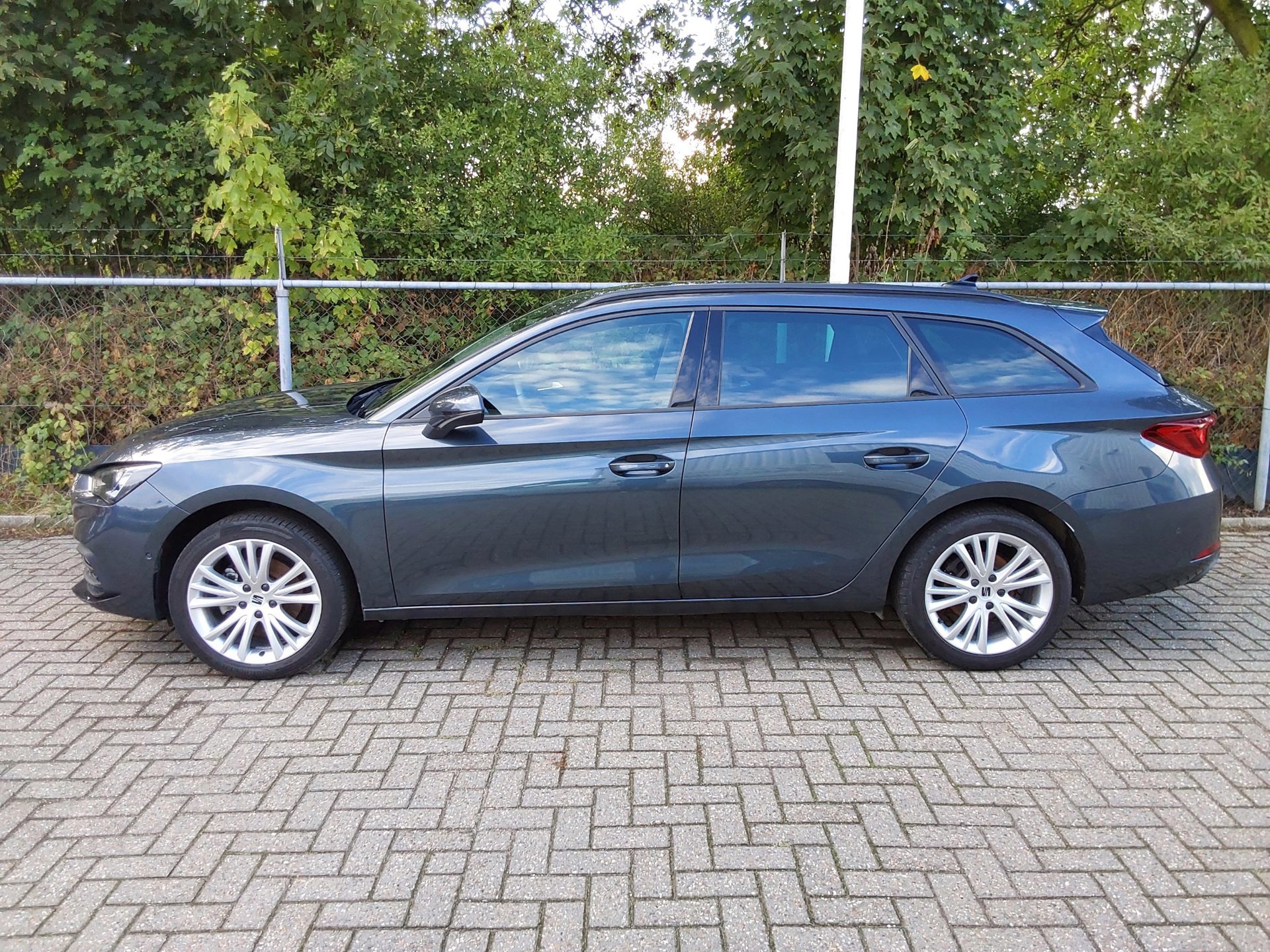 Seat Leon Sportstourer 1.0 TSI Style Business Intense (2022), foto 3