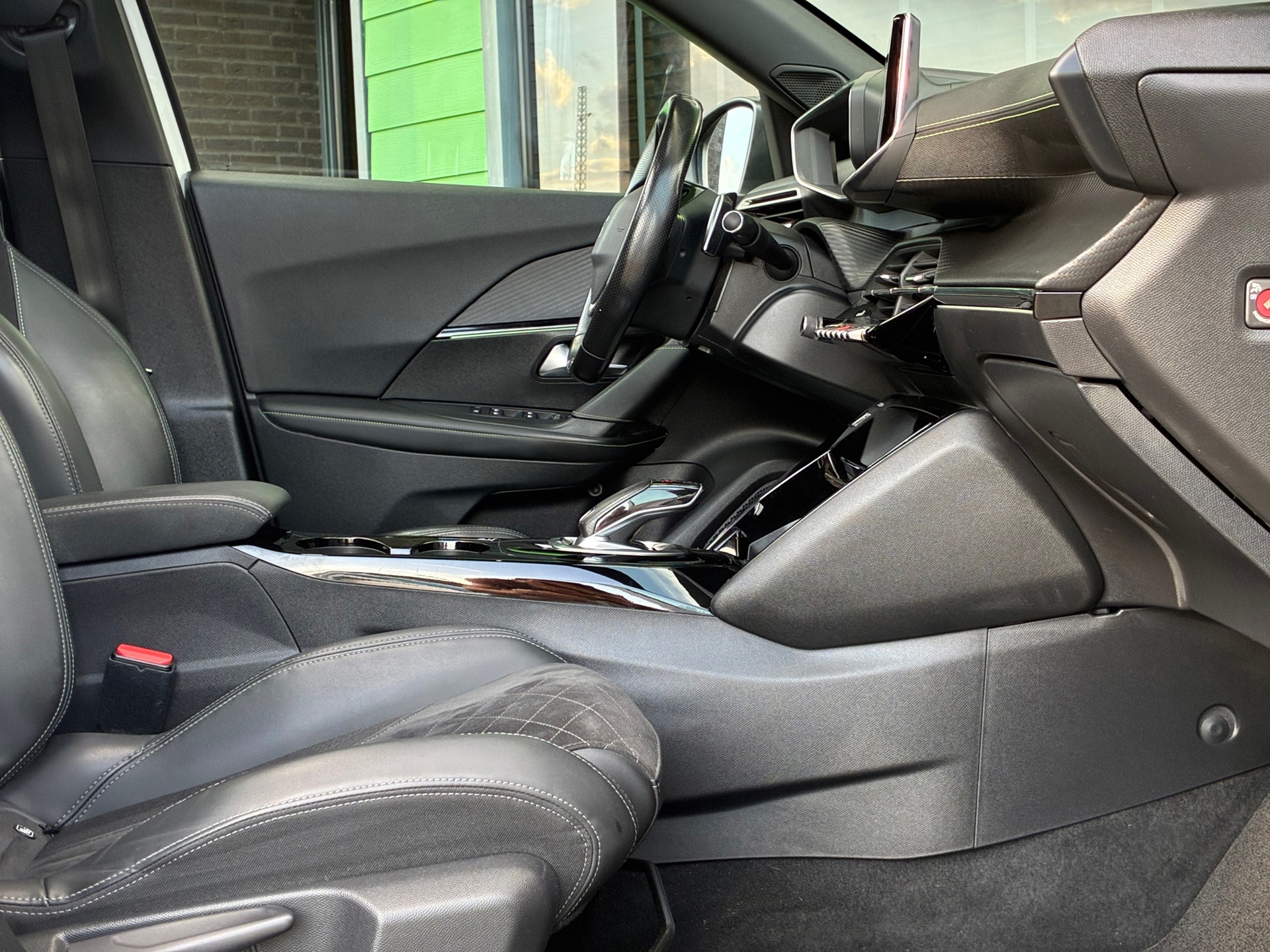 Peugeot 2008 1.2 PureTech GT (2021), foto 13