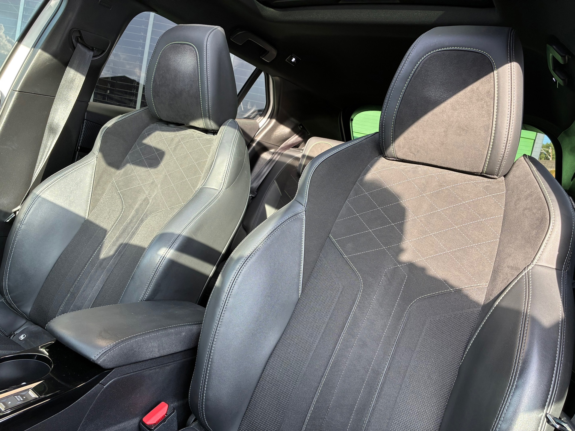Peugeot 2008 1.2 PureTech GT (2021), foto 14