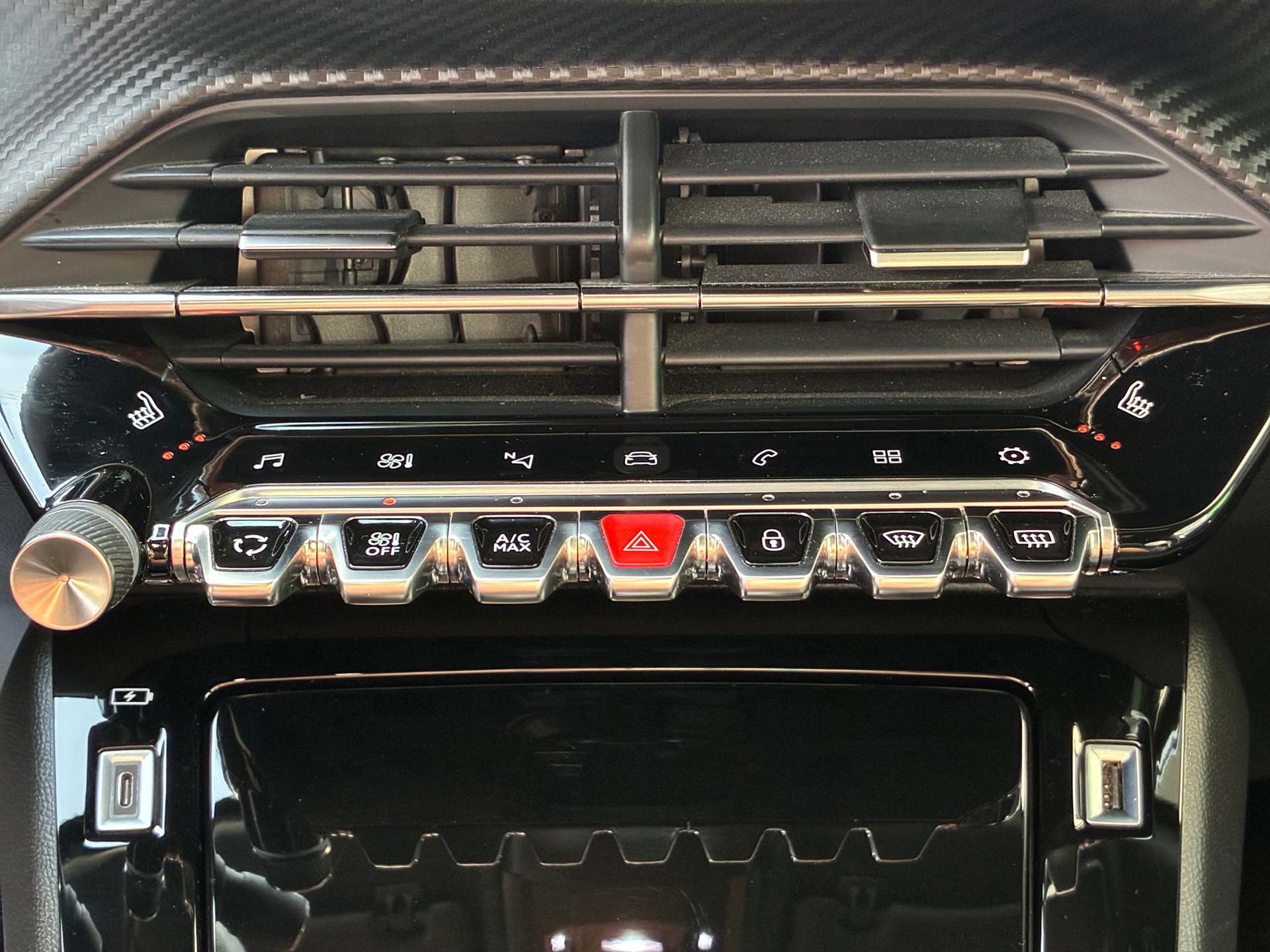 Peugeot 2008 1.2 PureTech GT (2021), foto 28