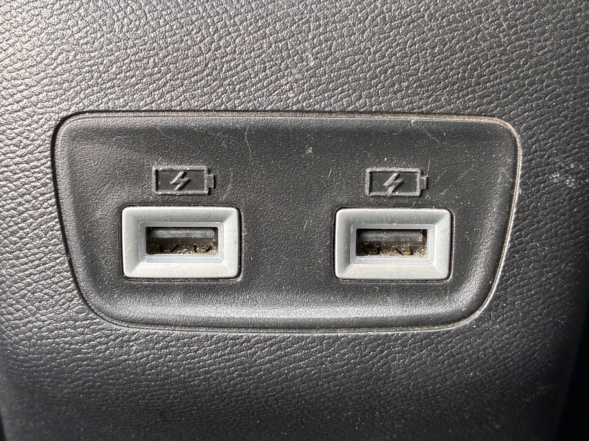 Peugeot 2008 1.2 PureTech GT (2021), foto 30