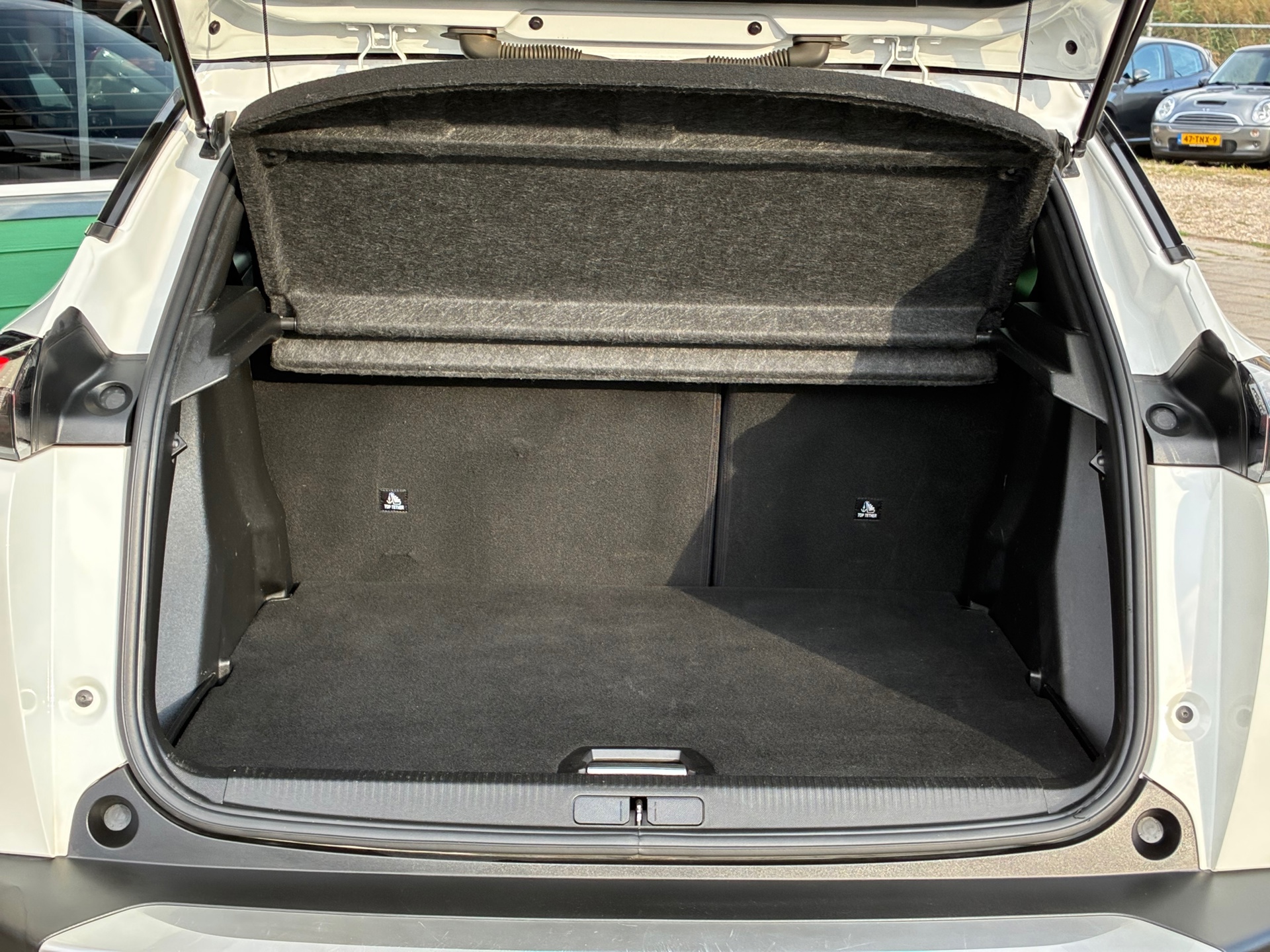 Peugeot 2008 1.2 PureTech GT (2021), foto 35
