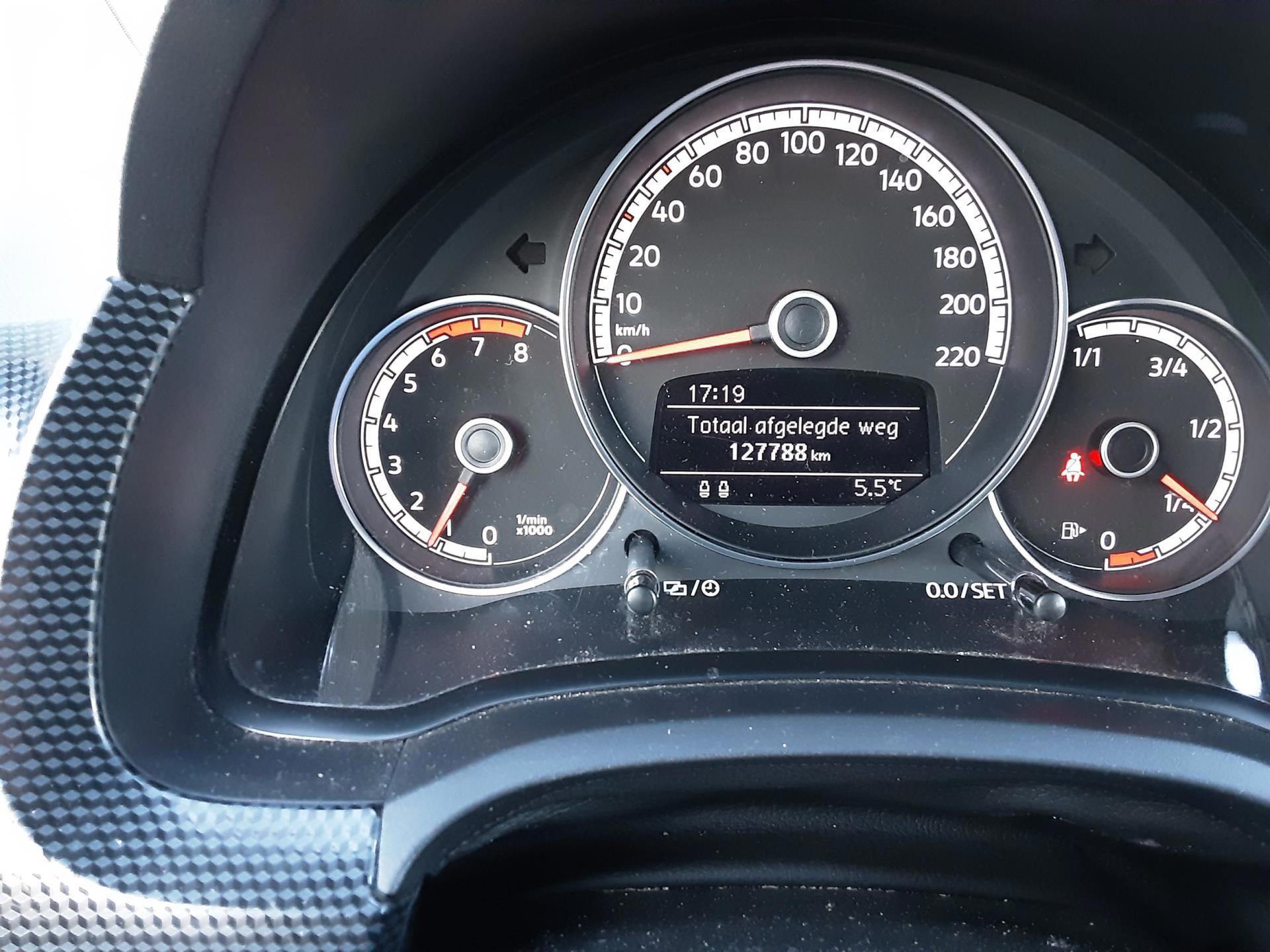 Volkswagen Up! 1.0 BMT move up (2019), foto 14
