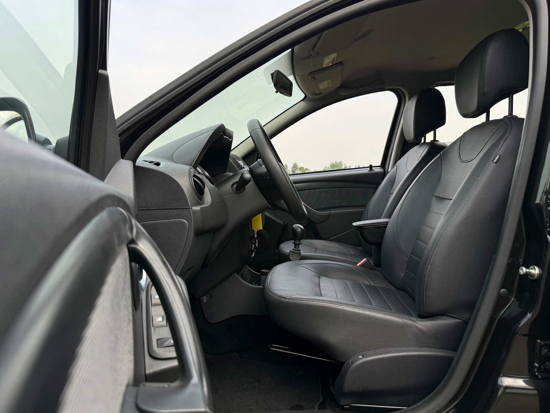 Dacia Duster 1.2 TCe Blackshadow (2017), foto 6