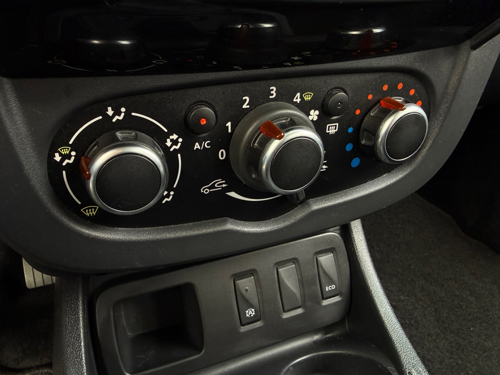 Dacia Duster 1.2 TCe Blackshadow (2017), foto 7