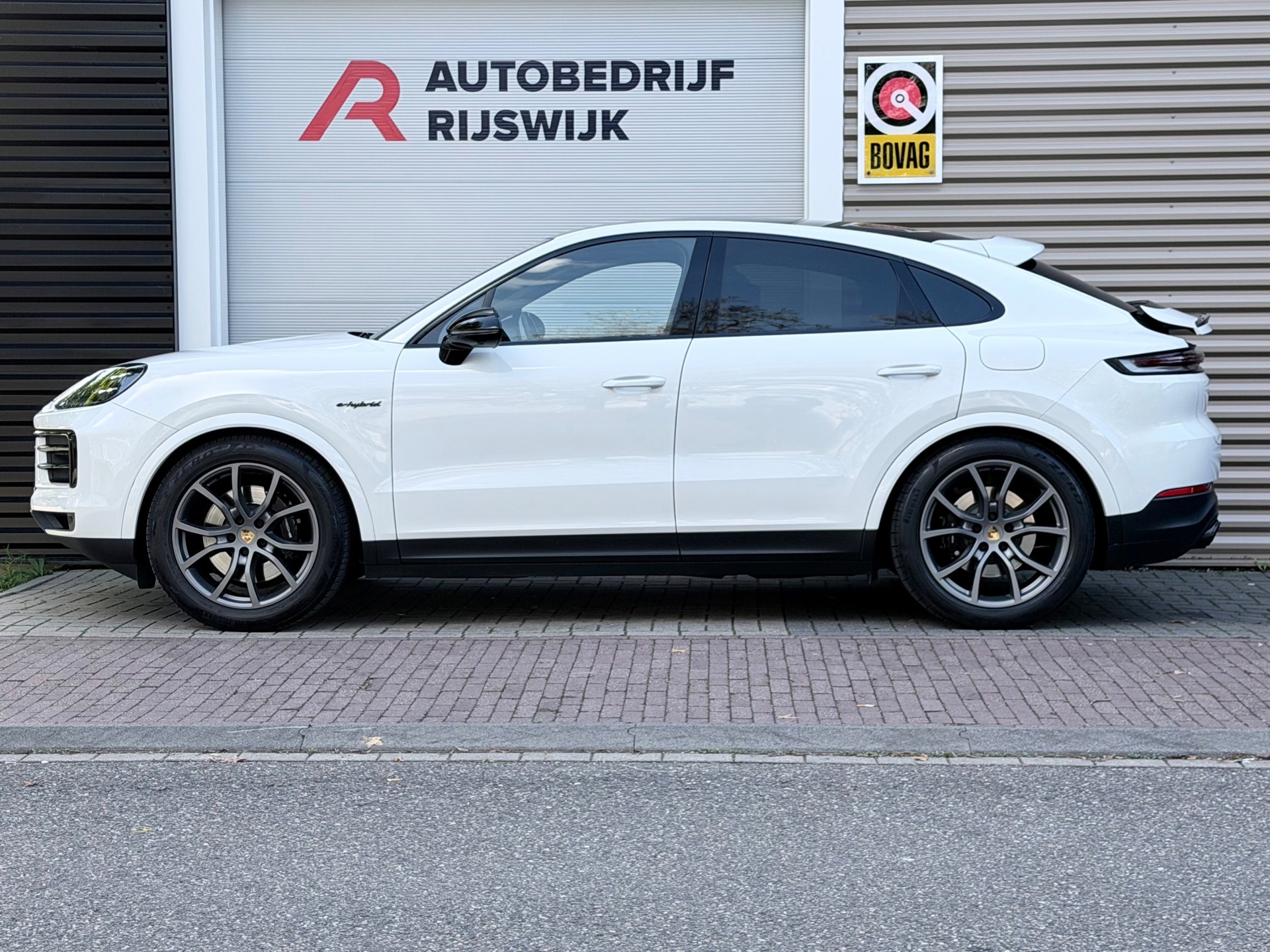 Porsche Cayenne Coupé 3.0 E-Hybrid (2023), foto 2