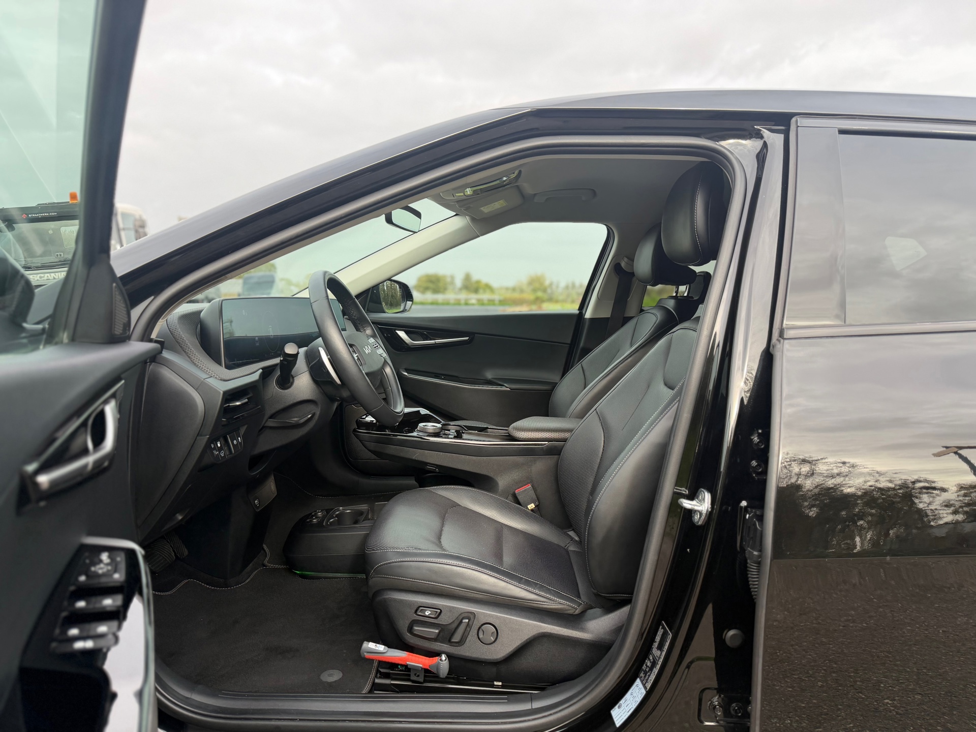 Kia EV6 Plus 77.4 kWh (2021), foto 12
