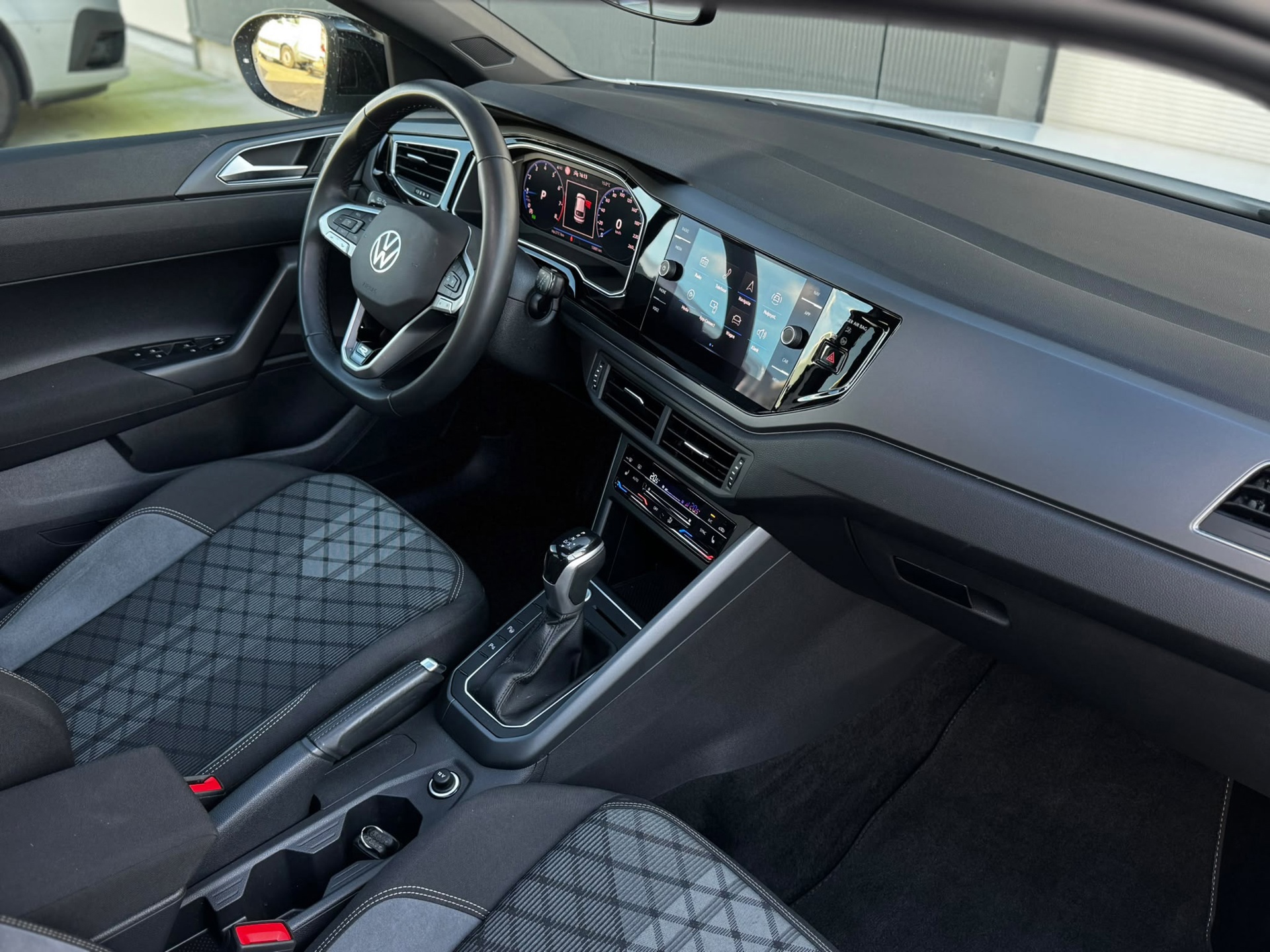 Volkswagen Taigo 1.0 TSI R-Line Business (2023), foto 12