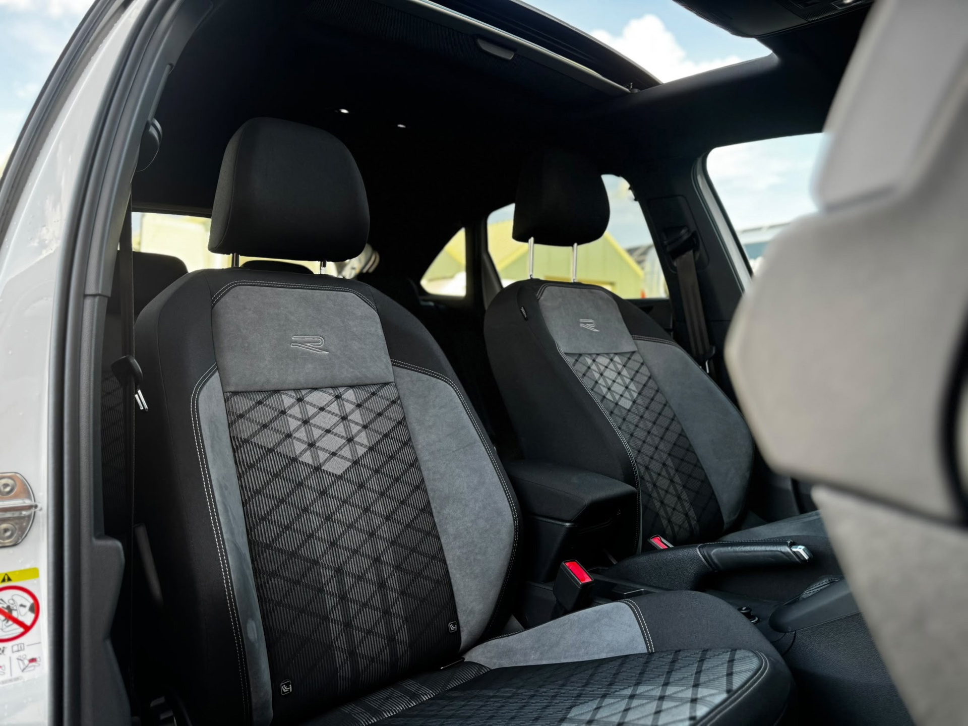 Volkswagen Taigo 1.0 TSI R-Line Business (2023), foto 15