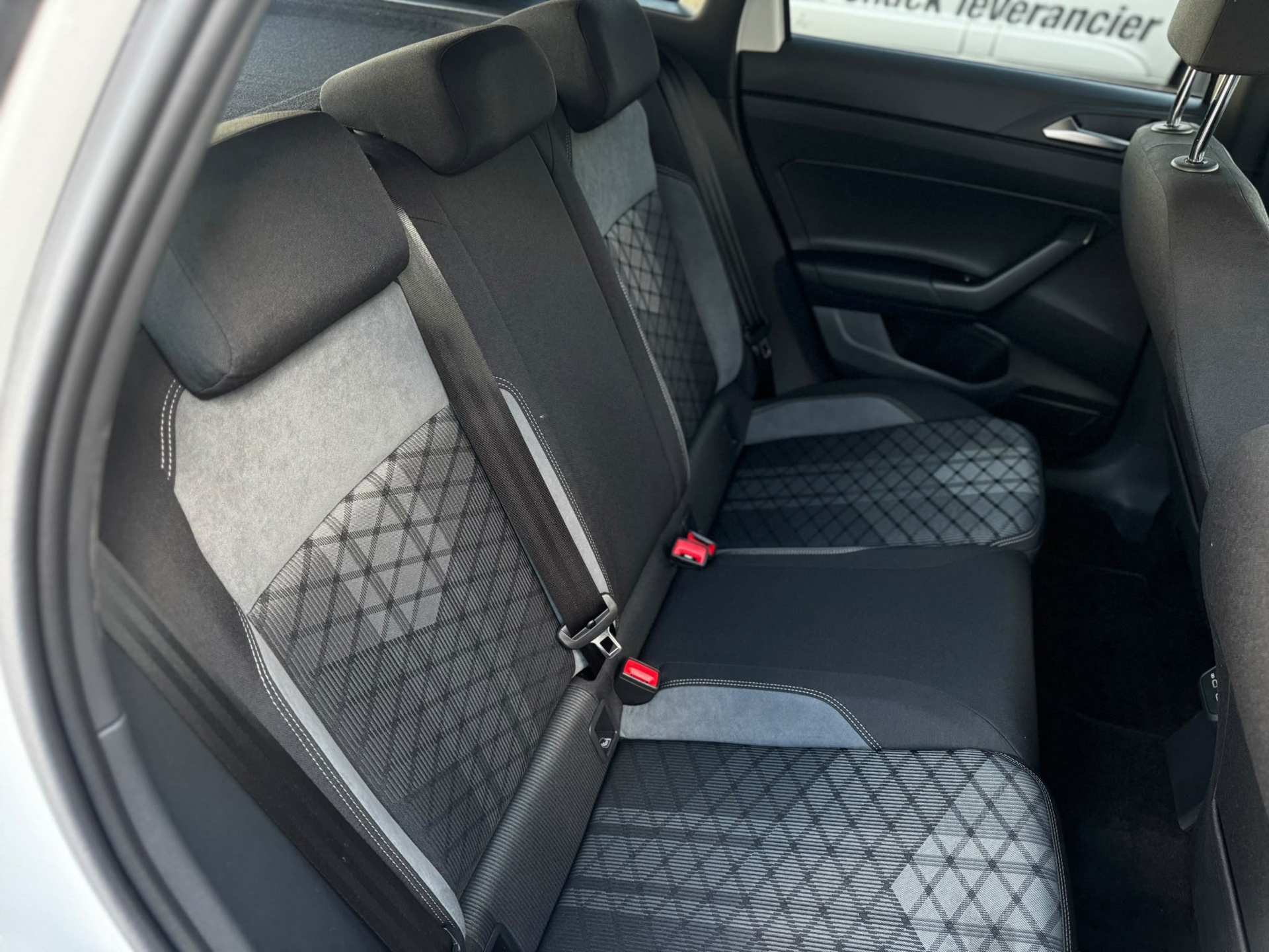 Volkswagen Taigo 1.0 TSI R-Line Business (2023), foto 16