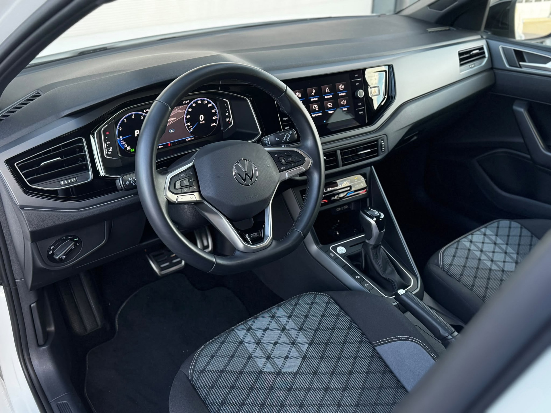 Volkswagen Taigo 1.0 TSI R-Line Business (2023), foto 9