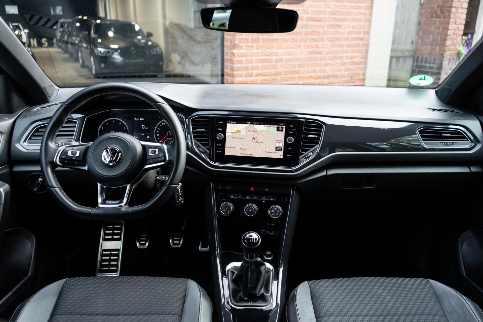 Volkswagen T-Roc 1.5 TSI Sport R-Line (2018), foto 2