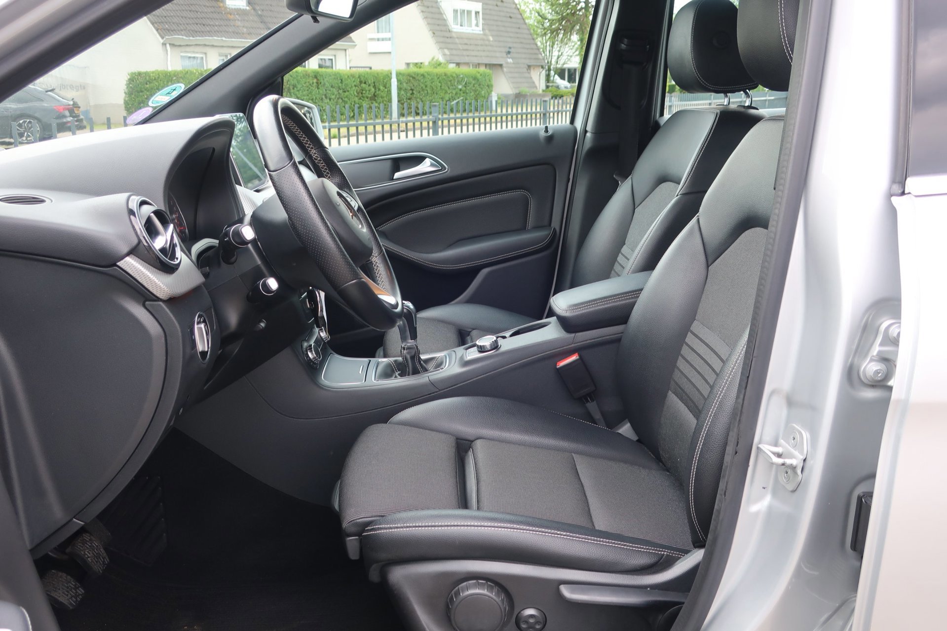 Mercedes-Benz B-klasse 180 Ambition 2e (2016), foto 22