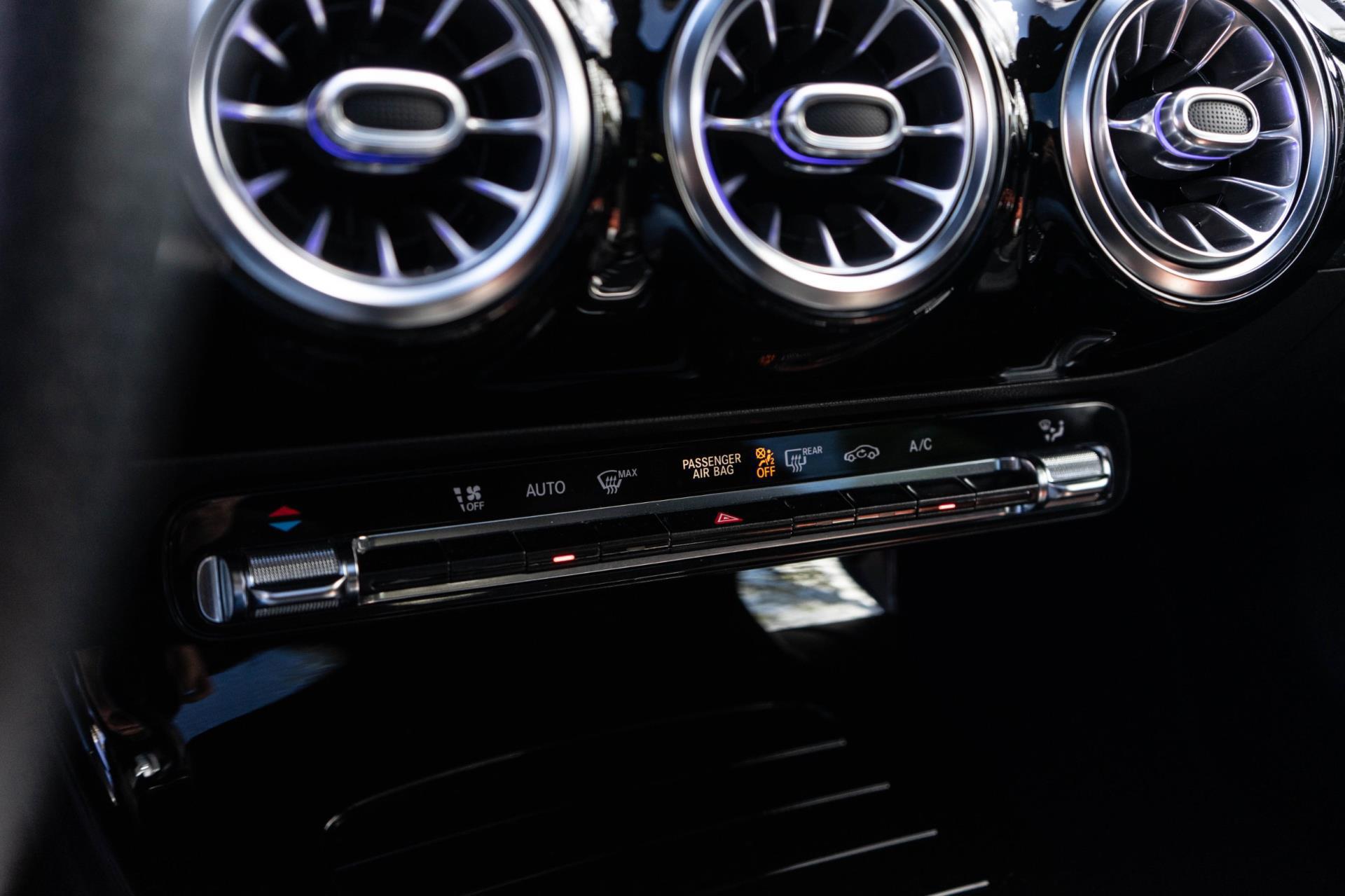 Mercedes-Benz CLA-klasse Shooting Brake 200 AMG Line (2020), foto 28