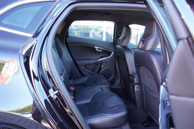 Volvo V40 2.0 T3 152PK R-Design (2016), foto 11