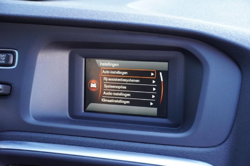 Volvo V40 2.0 T3 152PK R-Design (2016), foto 20