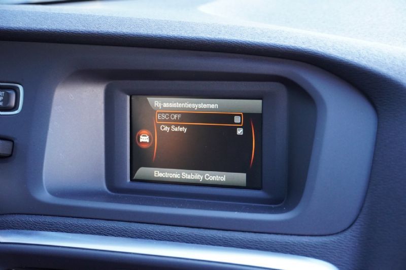 Volvo V40 2.0 T3 152PK R-Design (2016), foto 21