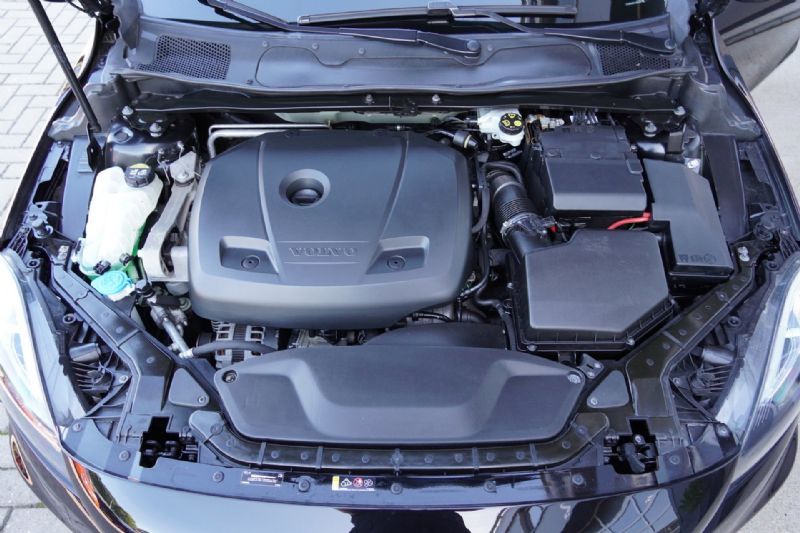 Volvo V40 2.0 T3 152PK R-Design (2016), foto 22